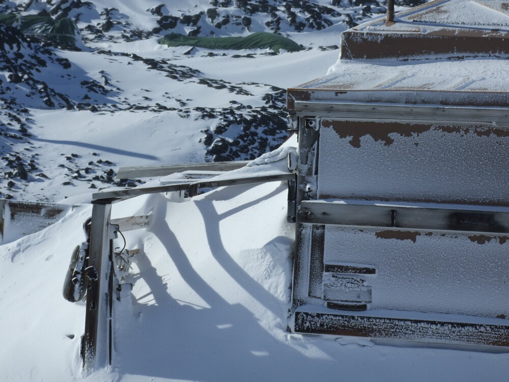 Snow build-up on Shackleton's 'Nimrod' hut 