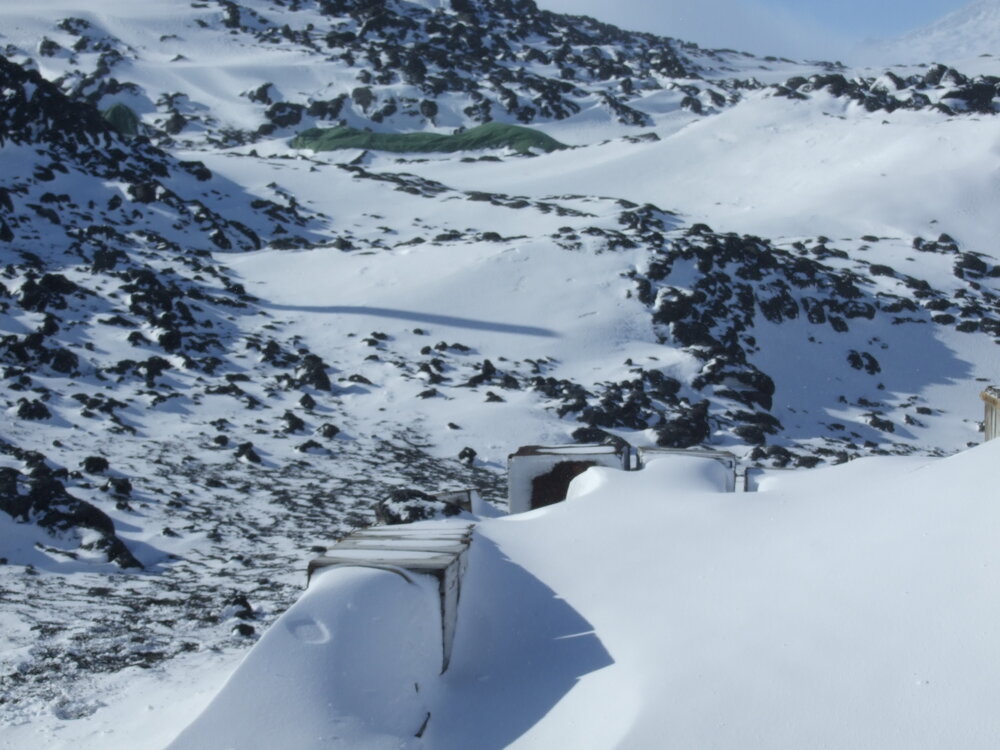 Snow build-up on Shackleton's 'Nimrod' hut (003)