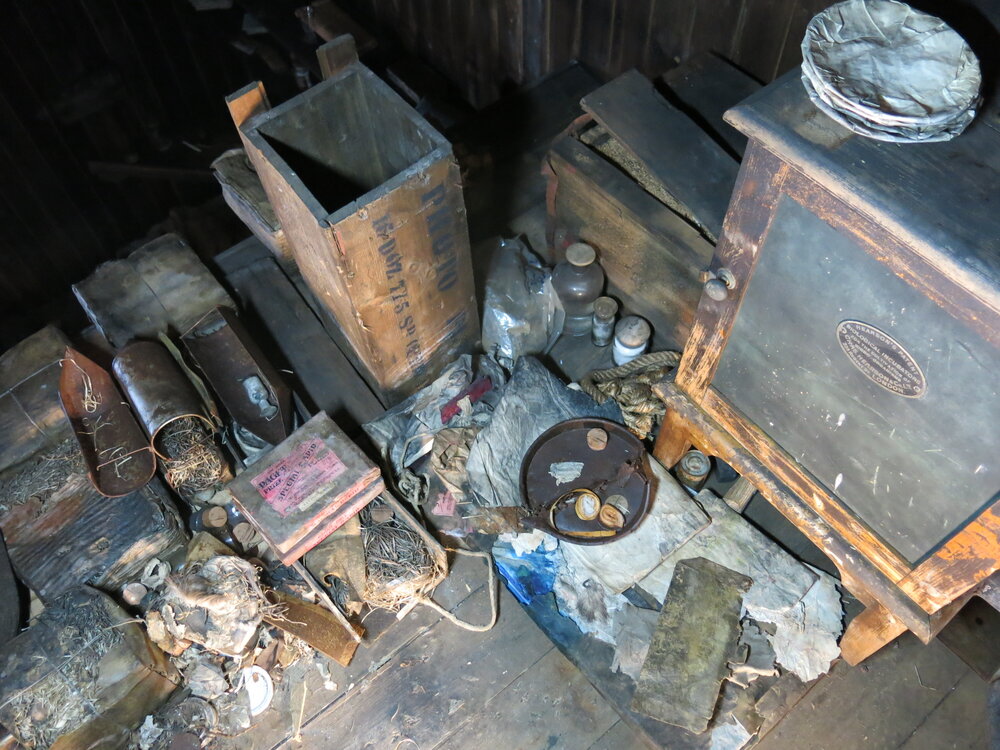 2014-15 Scott's 'Terra Nova' hut, interior, artefacts above Darkroom (002)
