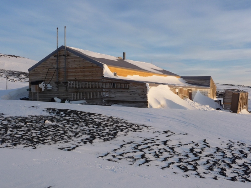 2009-10 Scott's 'Terra Nova' hut inspection (Sept), exterior (002)