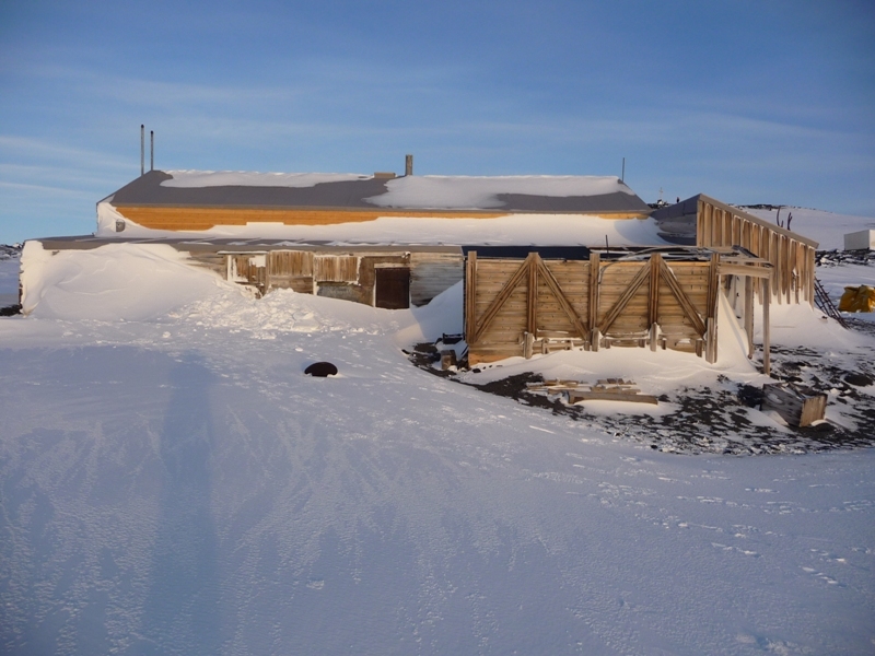 2009-10 Scott's 'Terra Nova' hut inspection (Sept), exterior (003)