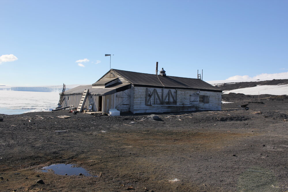 2021-22 Scott's 'Terra Nova' hut inspection, exterior (001)