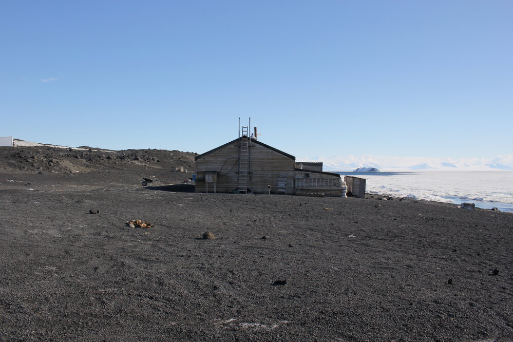 2021-22 Scott's 'Terra Nova' hut inspection, exterior (006)