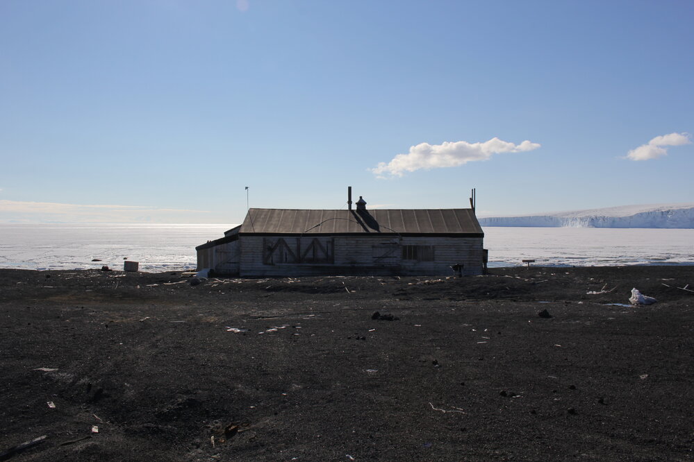 2021-22 Scott's 'Terra Nova' hut inspection, exterior (008)