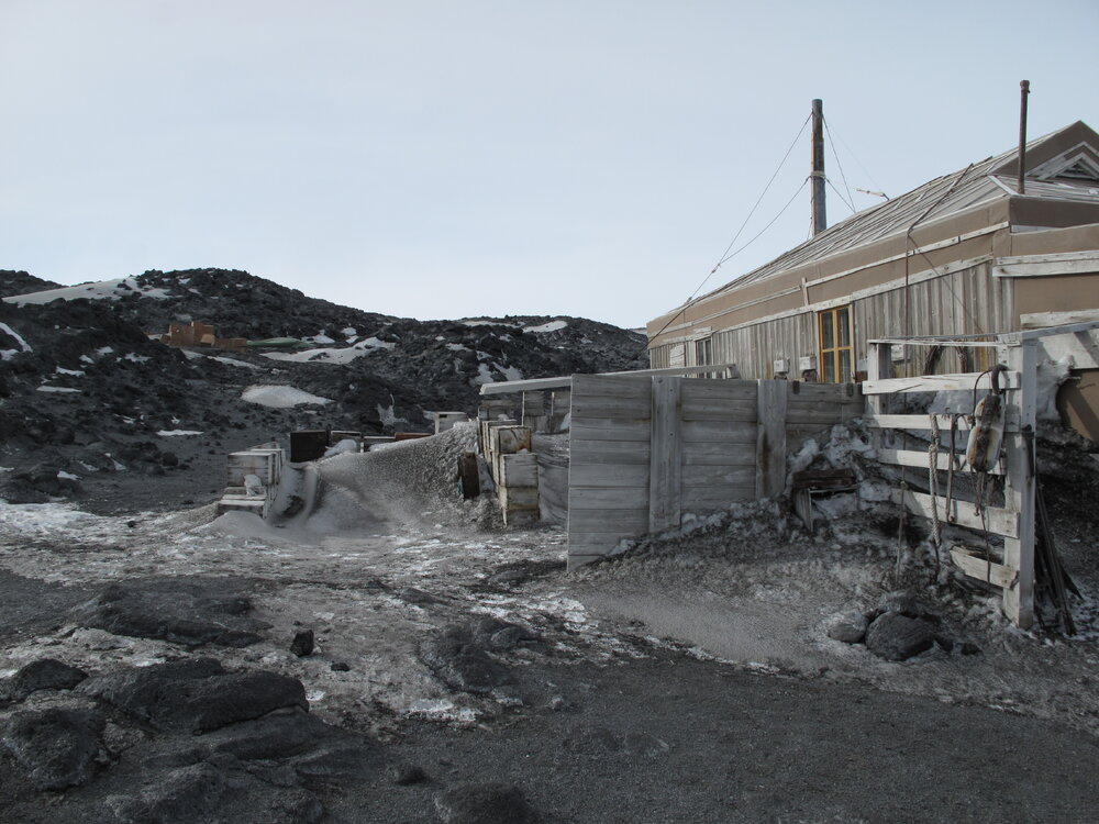 2009-10 Shackleton's 'Nimrod' hut inspection, exterior (004)