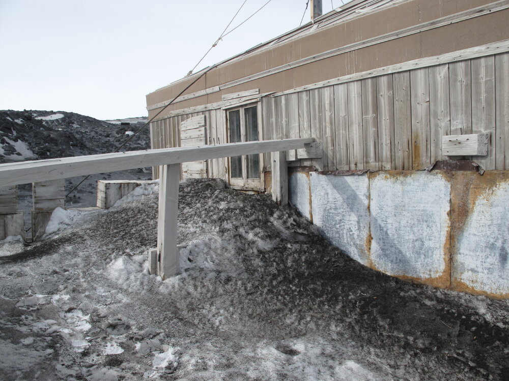 2009-10 Shackleton's 'Nimrod' hut inspection, exterior (006)