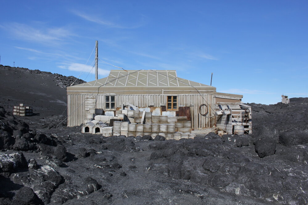 2021-22 Shackleton's 'Nimrod' hut inspection, exterior (001)