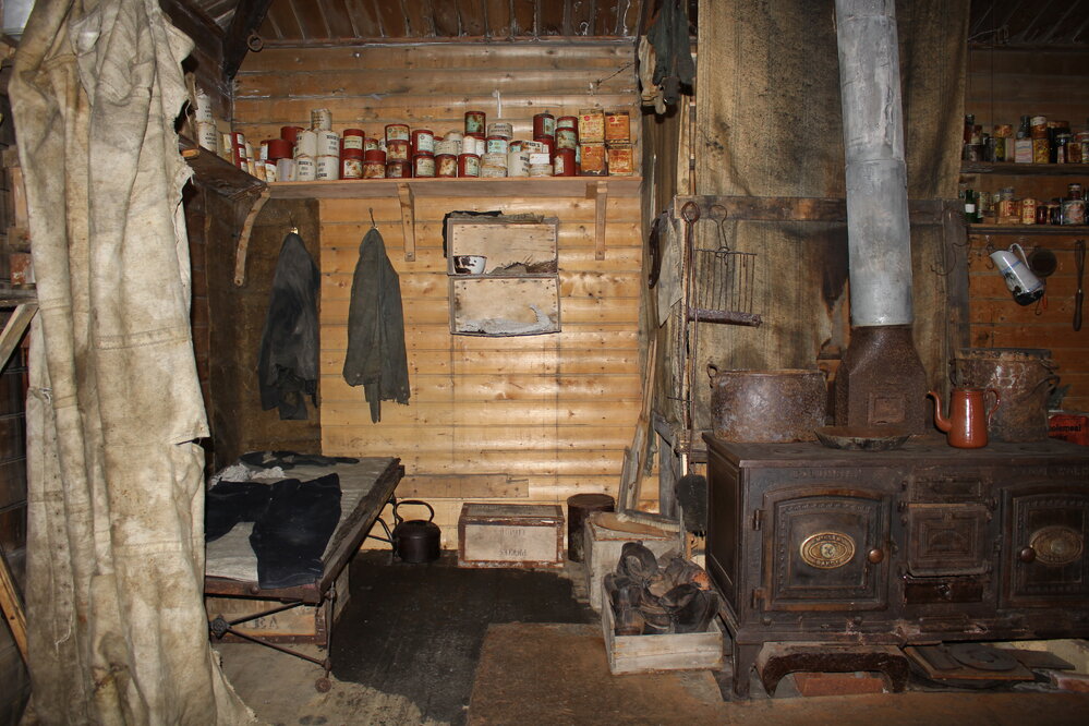 2021-22 Shackleton's 'Nimrod' hut inspection, interior (011)