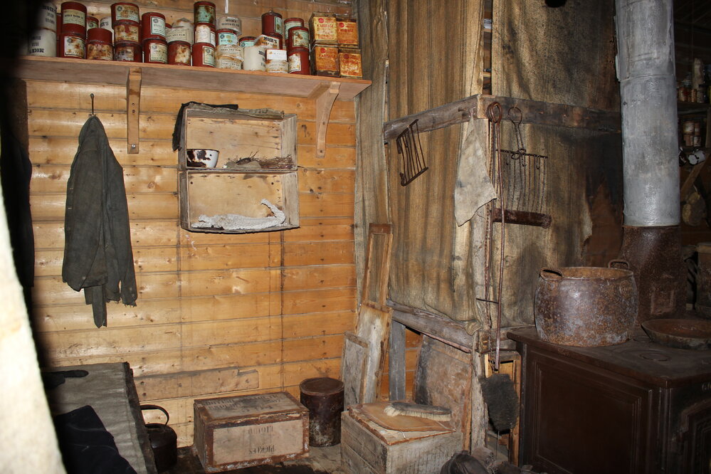 2021-22 Shackleton's 'Nimrod' hut inspection, interior (012)