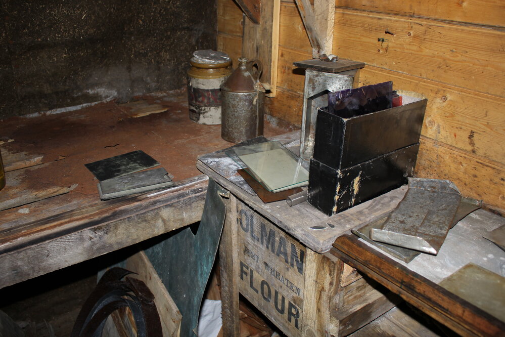 2021-22 Shackleton's 'Nimrod' hut inspection, interior (045)