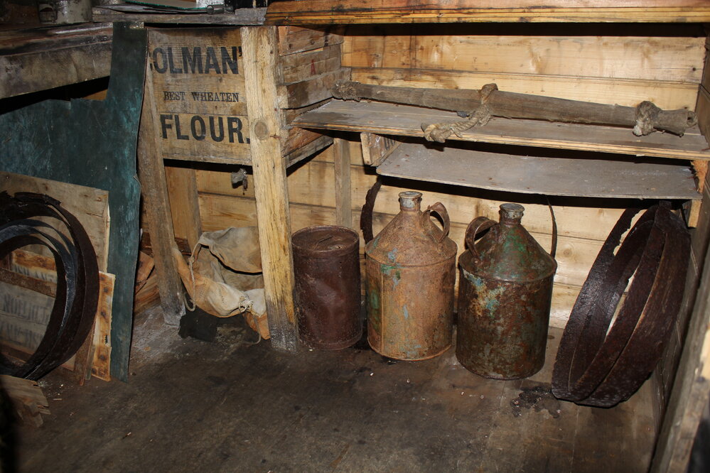 2021-22 Shackleton's 'Nimrod' hut inspection, interior (048)