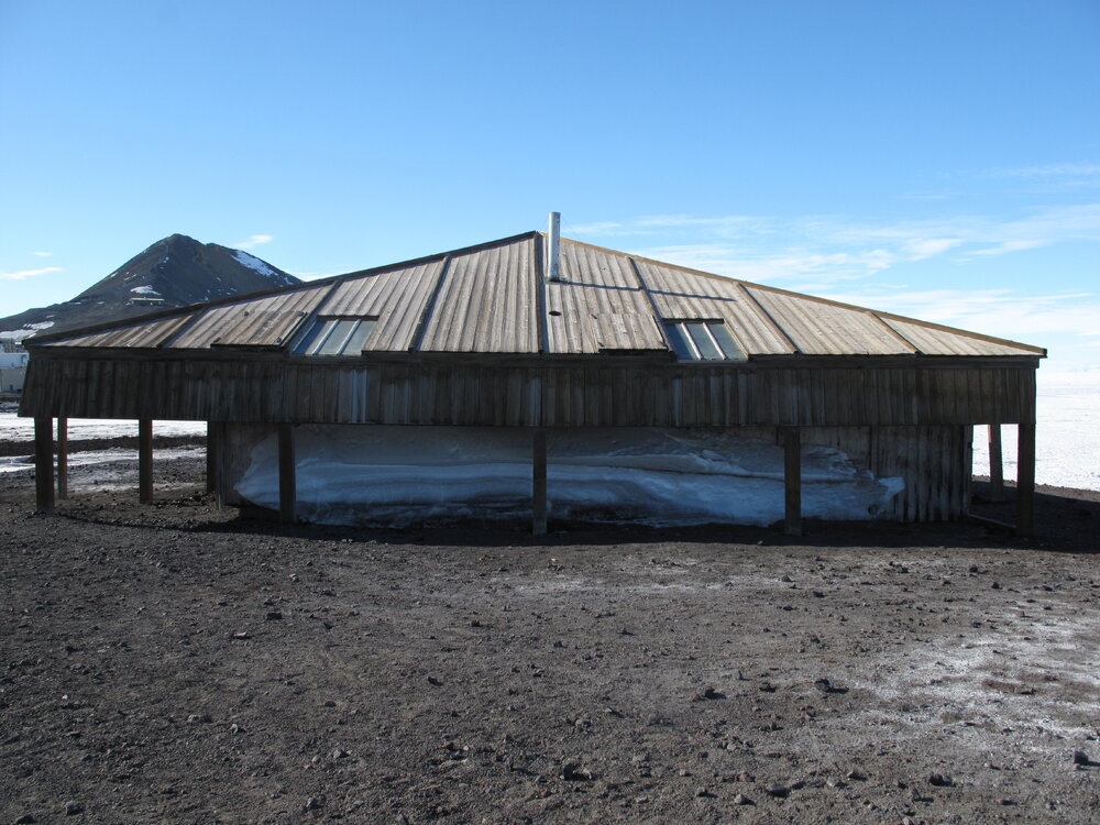 2009-10 Scott's 'Discovery' hut inspection, exterior (004)