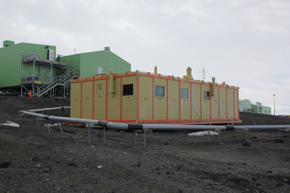 2021-22 Hillary's TAE/IGY hut inspection, exterior (011)