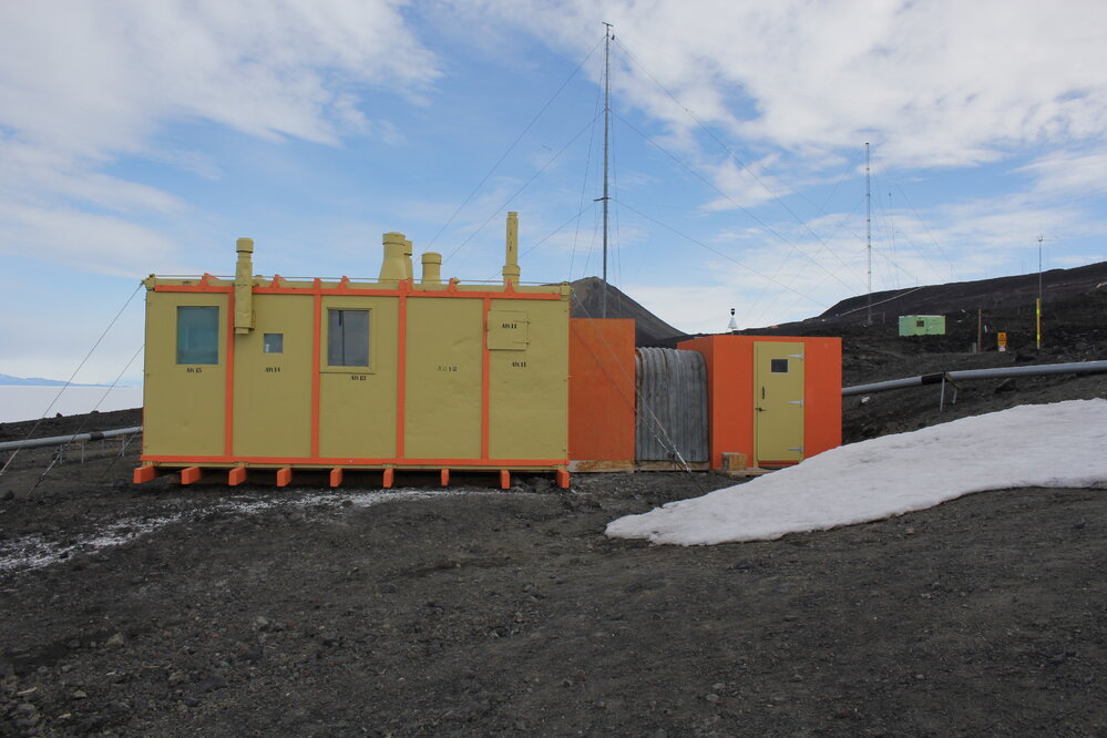 2021-22 Hillary's TAE/IGY hut inspection, exterior (014)