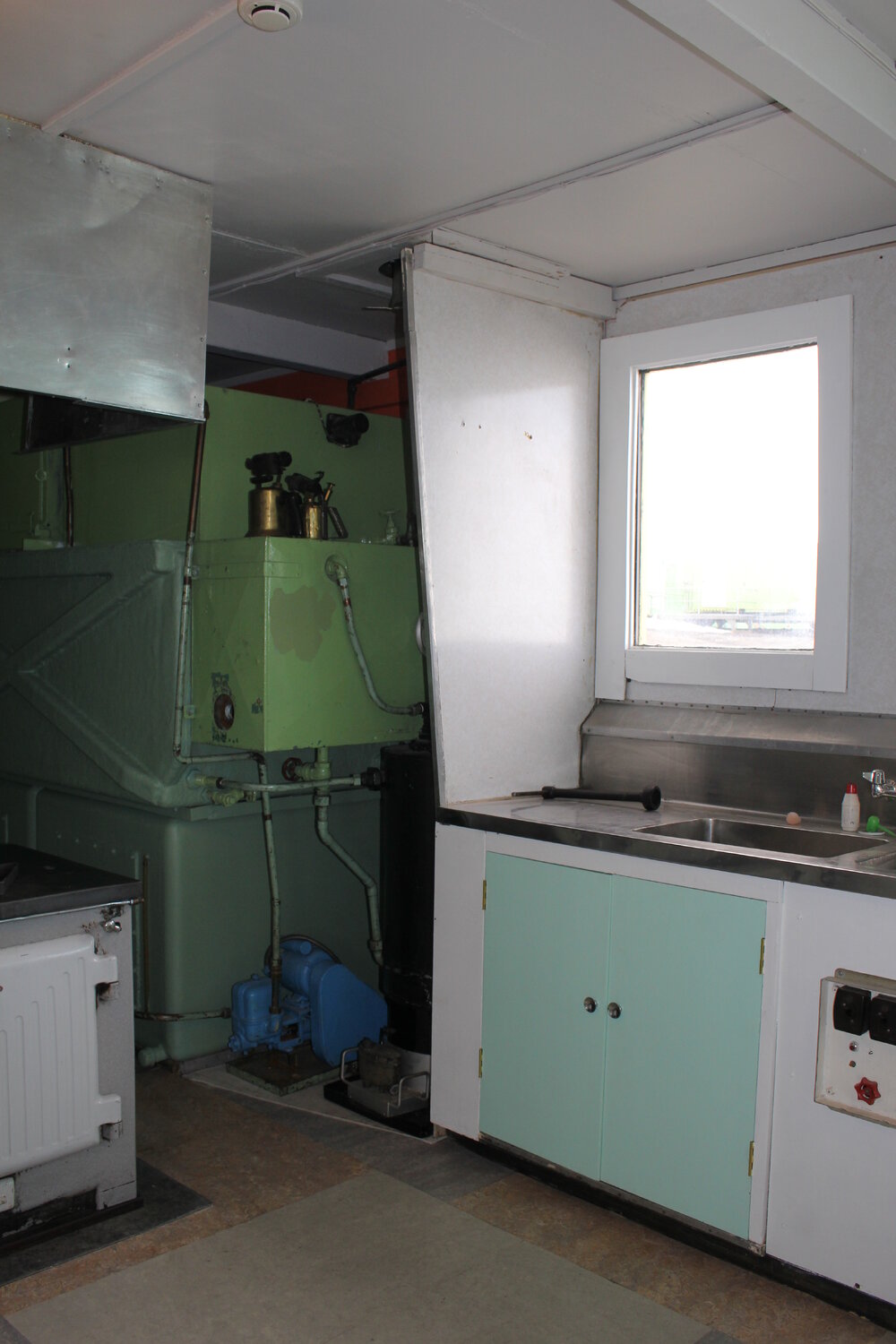 2021-22 Hillary's TAE/IGY hut inspection, interior (017)