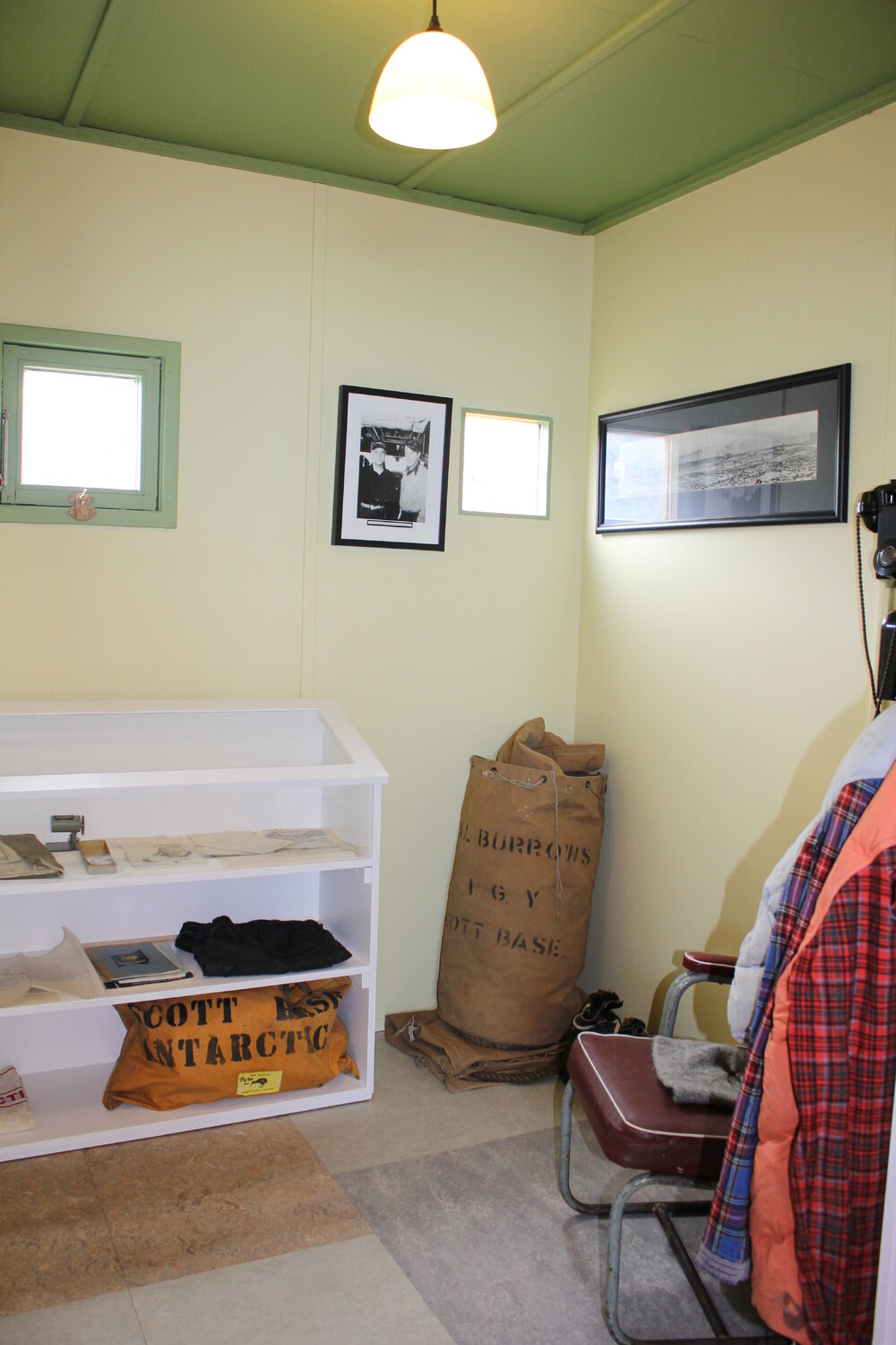 2021-22 Hillary's TAE/IGY hut inspection, interior (023)