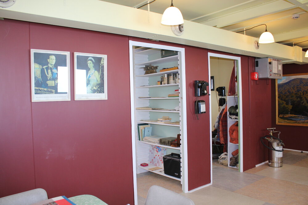 2021-22 Hillary's TAE/IGY hut inspection, interior (034)