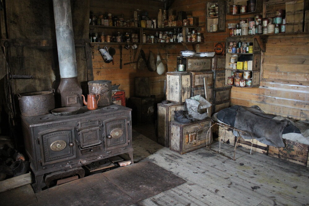 Northeast corner, Shackleton's 'Nimrod' hut (001)