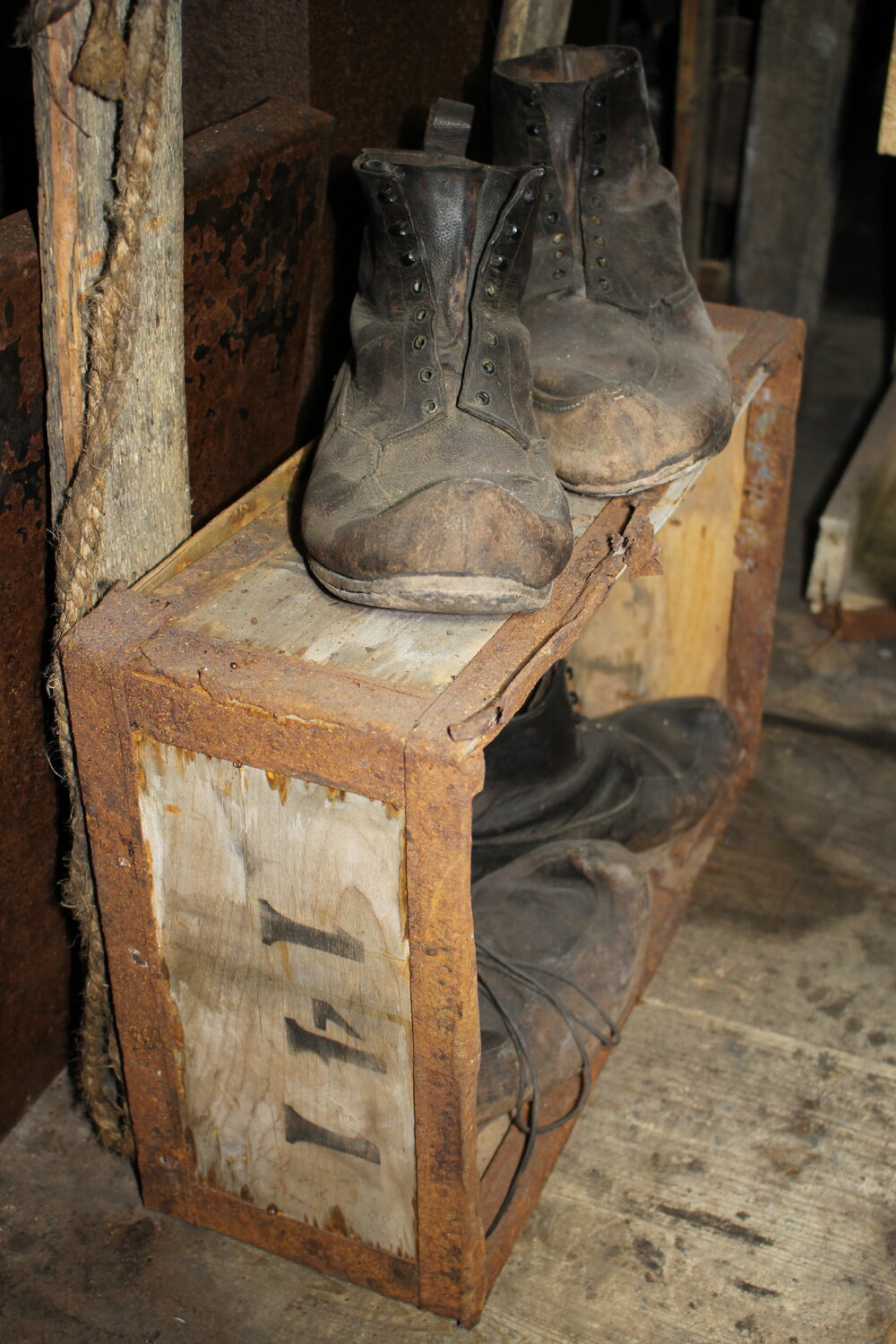 2015-16 Shackleton's 'Nimrod' hut artefact monitoring (069)
