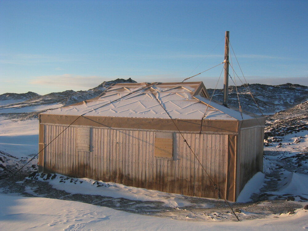 2006 Shackleton's 'Nimrod' hut inspection, exterior, South wall