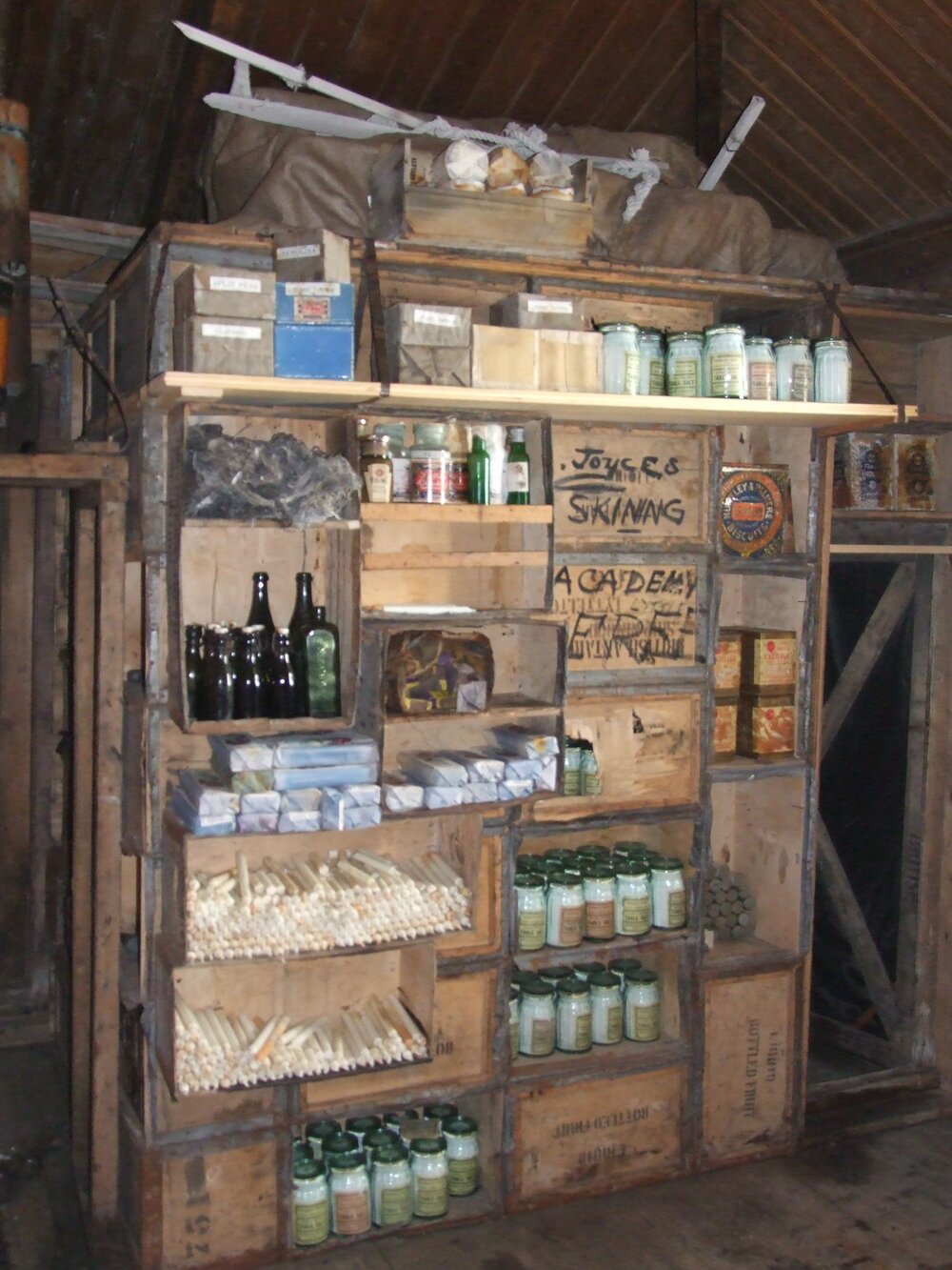 2007 Shackleton's 'Nimrod' hut inspection, interior, main space