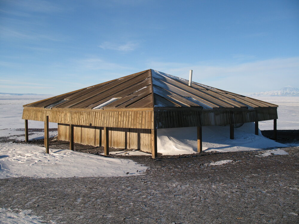 2007 Scott's 'Discovery' hut inspection, exterior, North-East corner