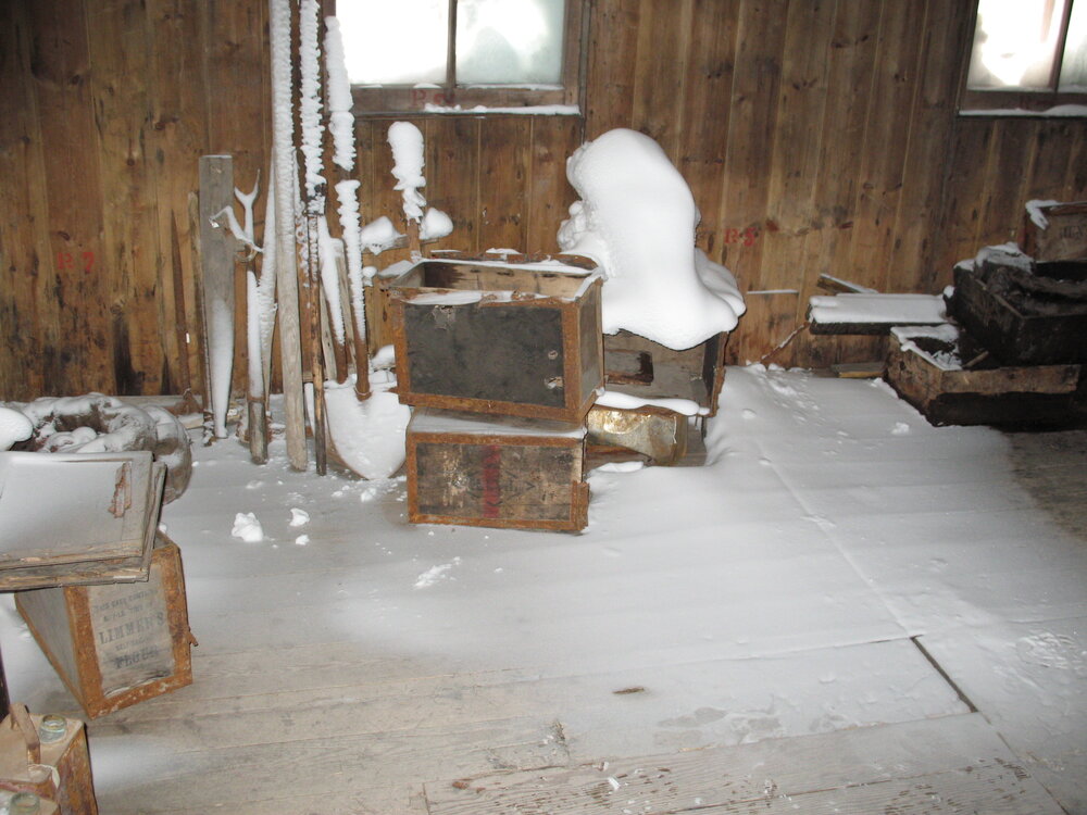 2007 Scott's 'Discovery' hut inspection, interior, snow ingress, main space