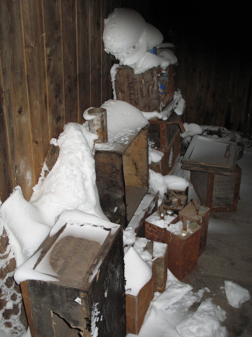 2007 Scott's 'Discovery' hut inspection, interior, snow ingress, main space