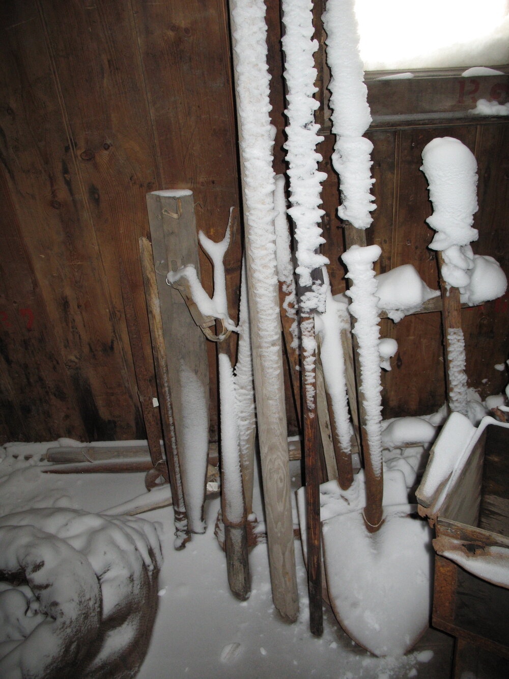2007 Scott's 'Discovery' hut inspection, interior, snow ingress, main space