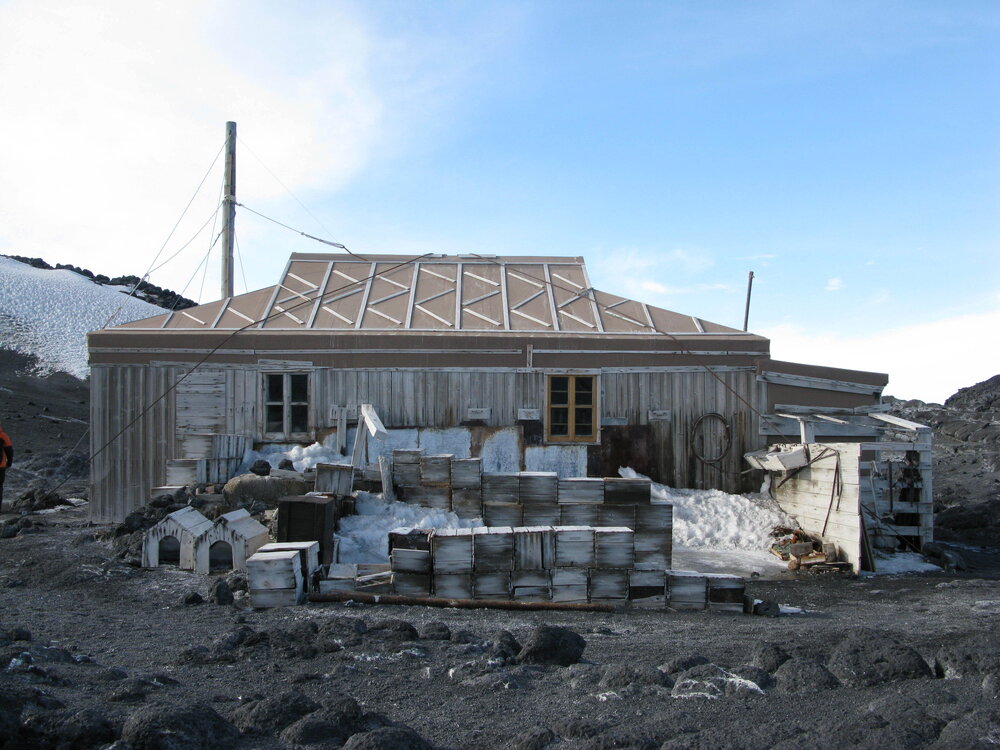 2010 Shackleton's 'Nimrod' hut inspection, exterior, North wall