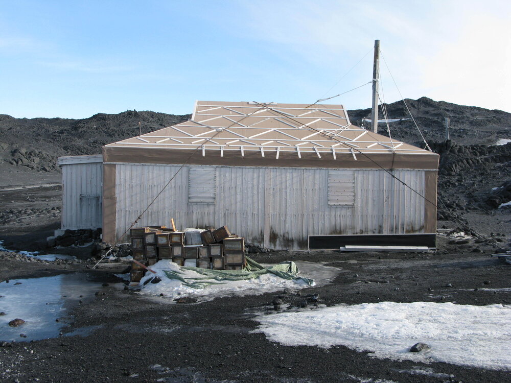 2010 Shackleton's 'Nimrod' hut inspection, exterior, South wall