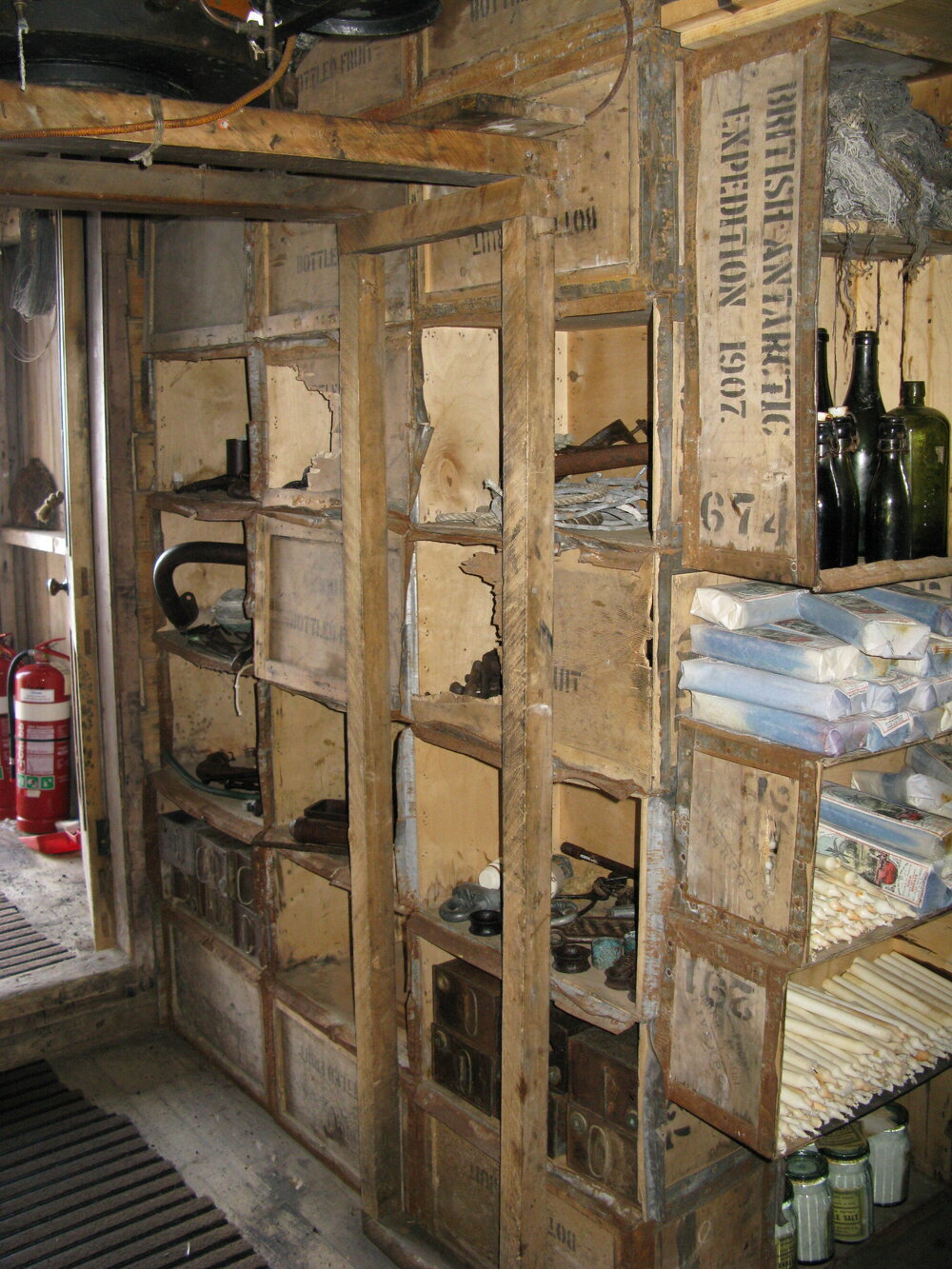 2010 Shackleton's 'Nimrod' hut inspection, interior, shelving