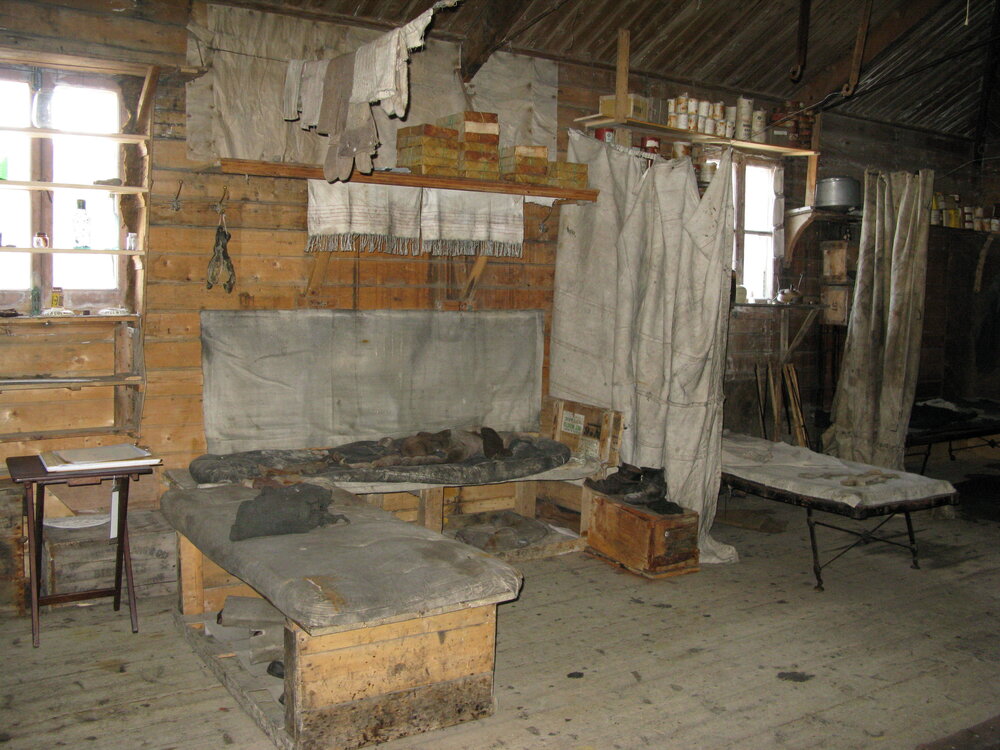 2010 Shackleton's 'Nimrod' hut inspection, interior, main space