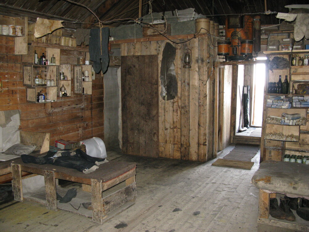 2010 Shackleton's 'Nimrod' hut inspection, interior, main space