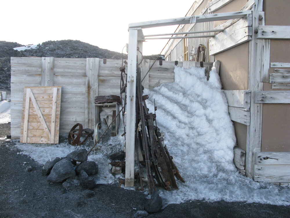 2010 Shackleton's 'Nimrod' hut inspection, exterior, Latrine