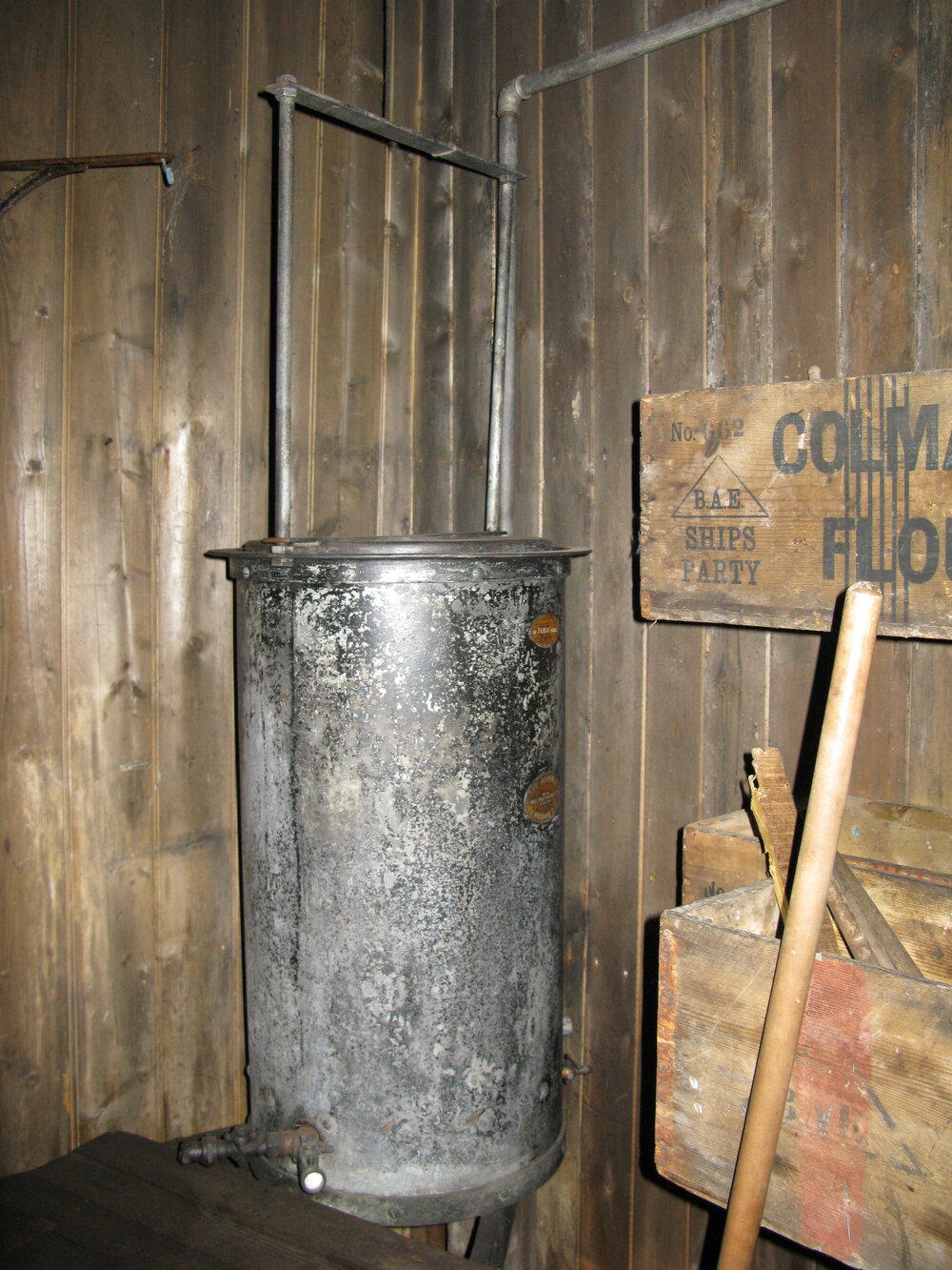 2010 Scott's 'Terra Nova' hut inspection, interior, Cold Porch