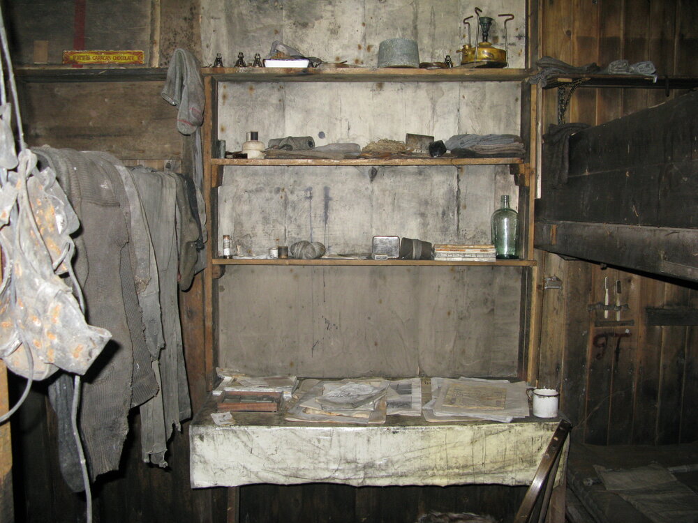 2010 Scott's 'Terra Nova' hut inspection, interior, Geology area