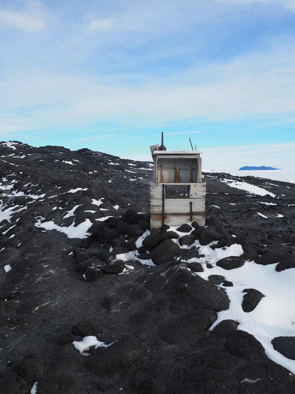 Instrument shelter at Cape Royds (001)