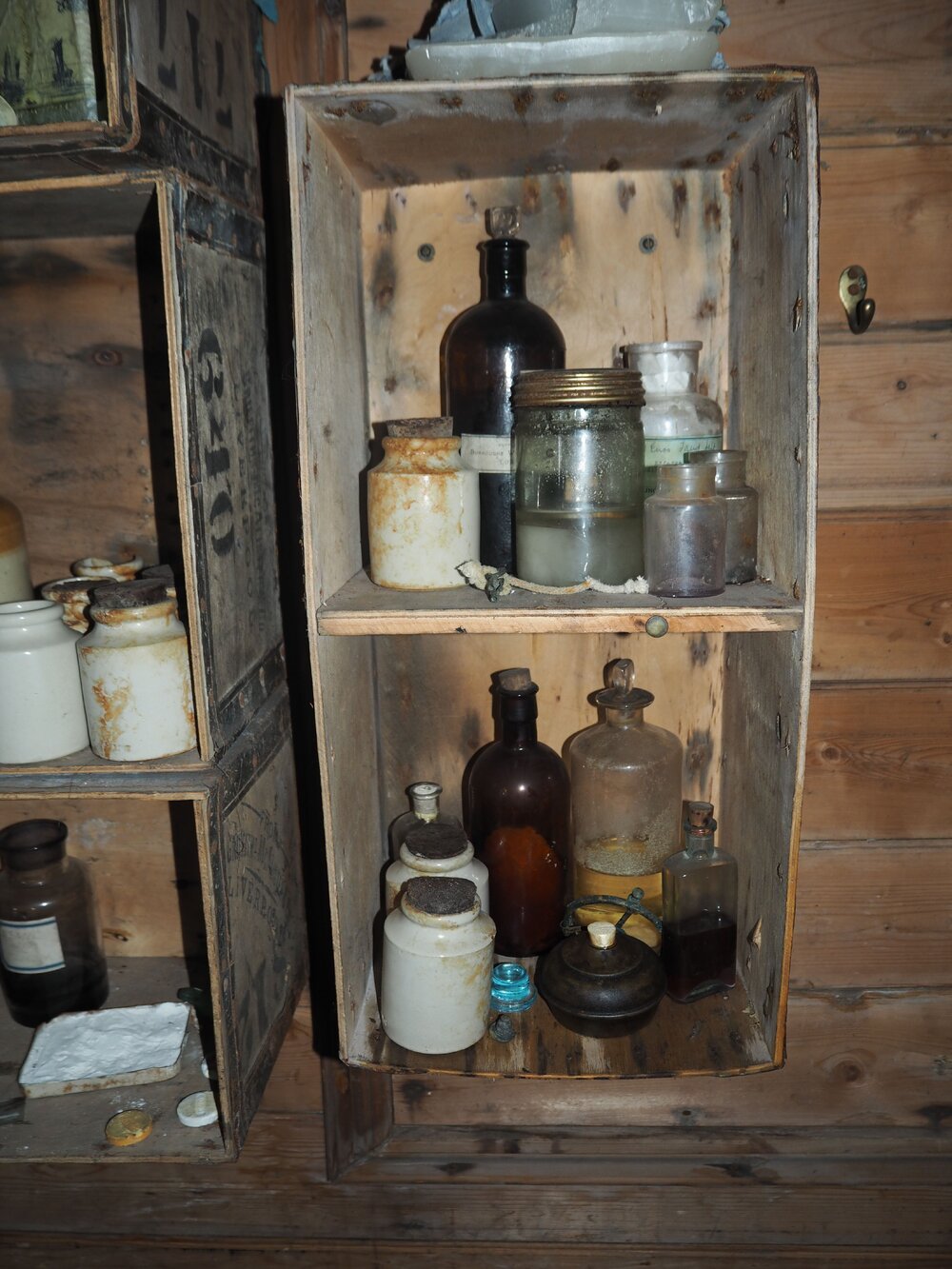 Medicinal artefacts, Shackleton's 'Nimrod' Hut (001)