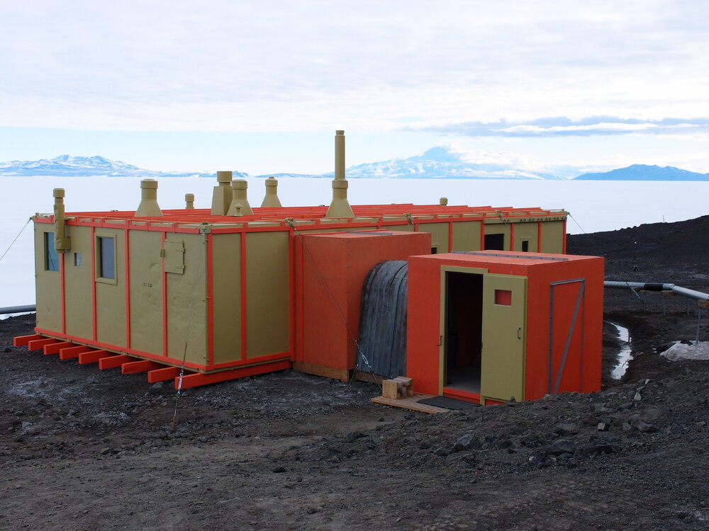 Northeast elevation, Hillary's TAE/IGY Hut (001)