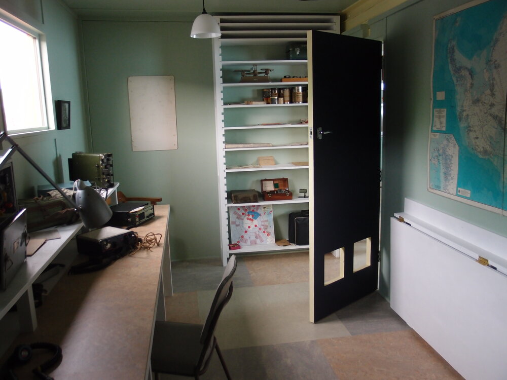 Radio room, Hillary's TAE/IGY Hut (001)