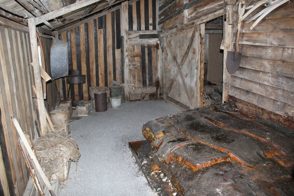 2016-17, Scott's 'Terra Nova' hut inspection, interior (080)