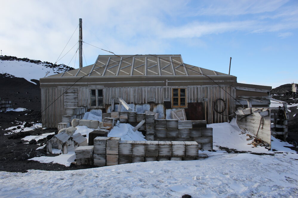2016-17, Shackleton's 'Nimrod' hut inspection, exterior 