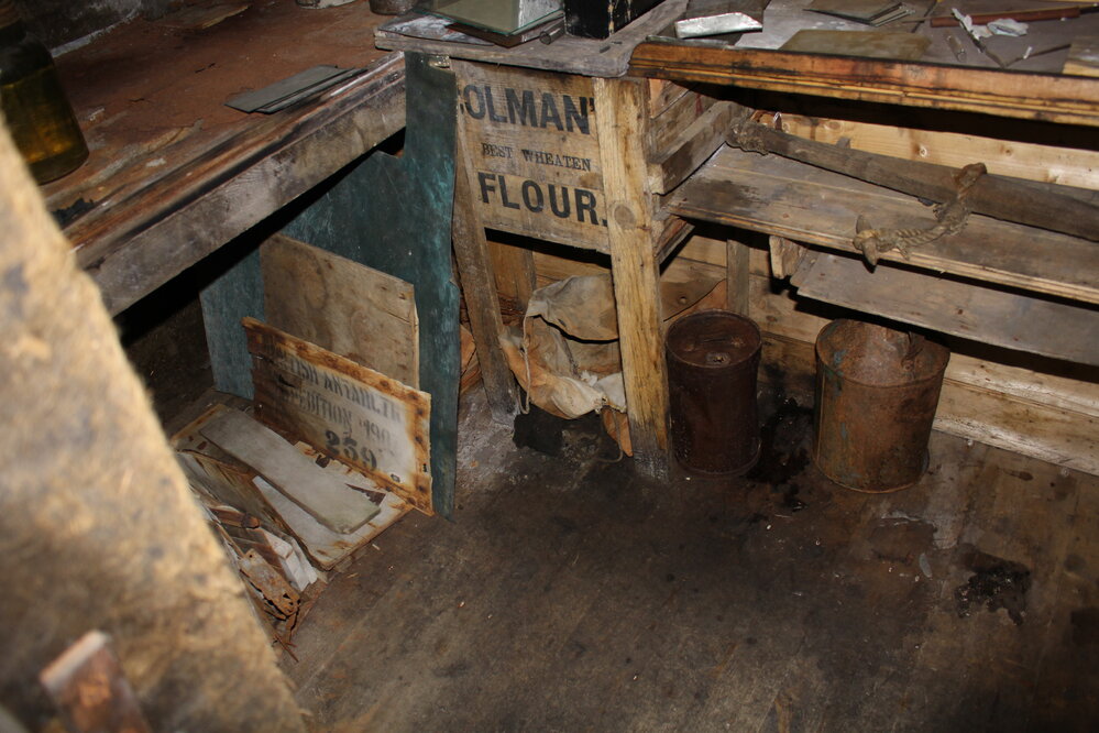 2016-17, Shackleton's 'Nimrod' hut inspection, interior (032)