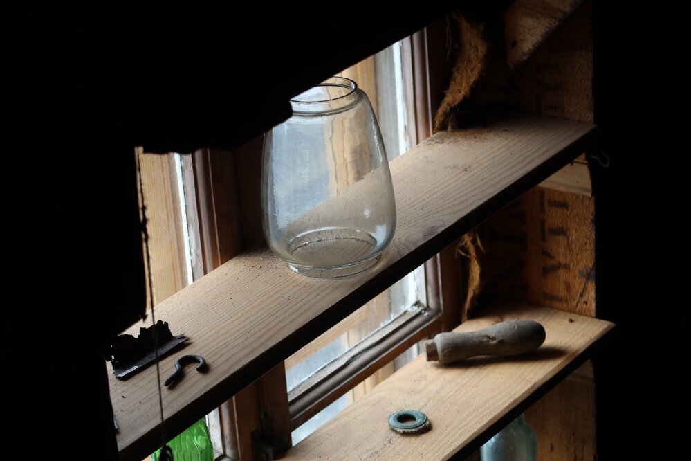 2022-23 Shelves over the window, Shackleton's 'Nimrod' hut