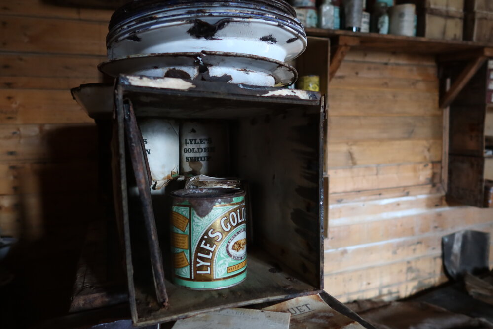 2022-23 Lyles golden syrup, Shackleton's 'Nimrod' hut