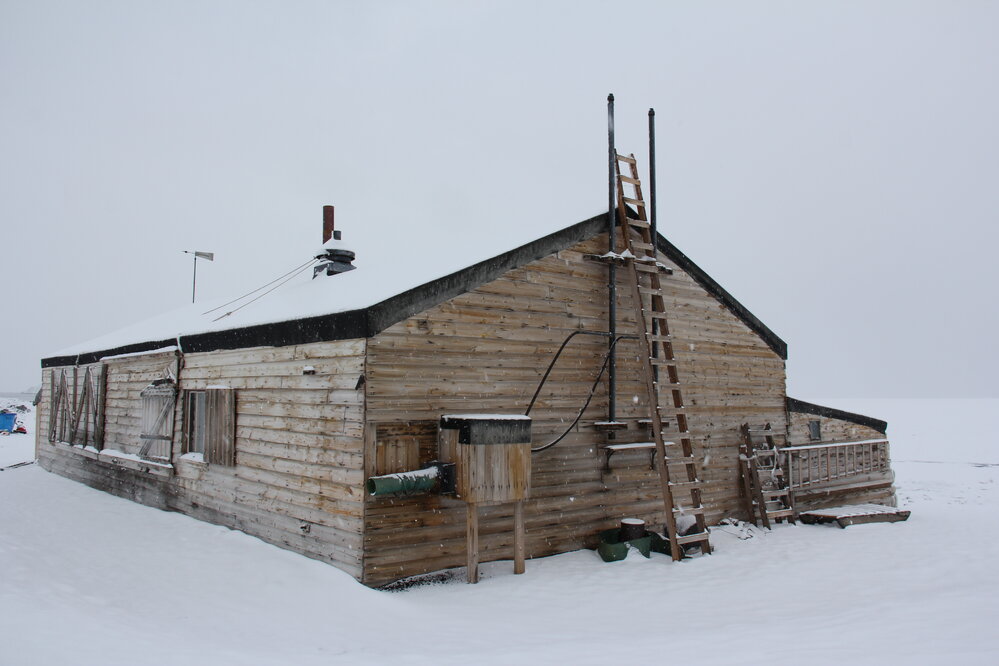 2022 Scott's 'Terra Nova' hut, exterior, viewed from South-east during snowfall (001)