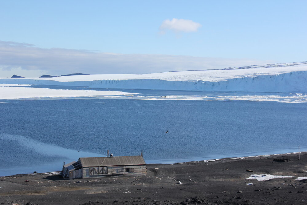 2022 Scott's 'Terra Nova' hut, North Bay, and Barne Glacier (001)