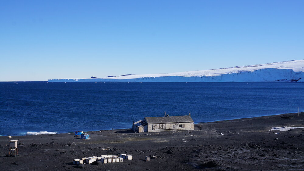 2022 Scott's 'Terra Nova' hut, North Bay, and Barne Glacier (002)