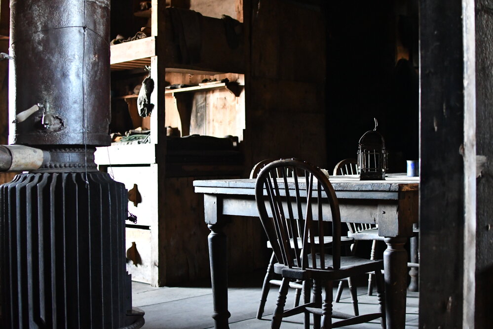 2022 Scott's 'Terra Nova' hut, interior, Wardroom table, Bunks of Nelson and Day (002)